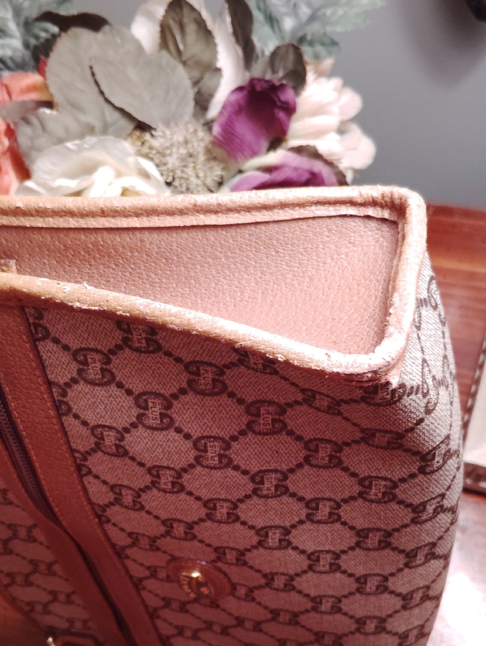 Gucci plus Tan Beige Monogram Crossbody Bag with Brown Trim - Picture 7 of 8